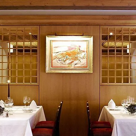 Hotel Morosani Schweizerhof 4*