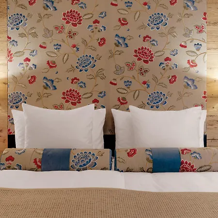 Morosani Schweizerhof Ξενοδοχείο 4*