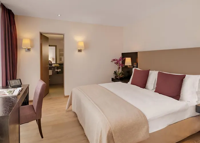 Готель Morosani Schweizerhof 4*