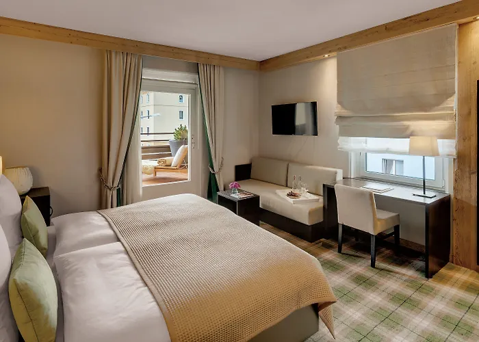 Готель Morosani Schweizerhof 4*