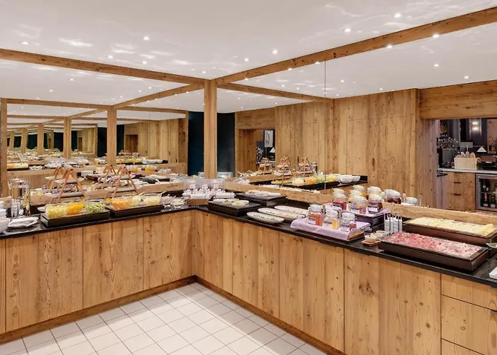 Готель Morosani Schweizerhof 4*